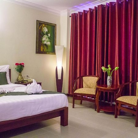 V N E Hotel Phnom Penh Exterior foto