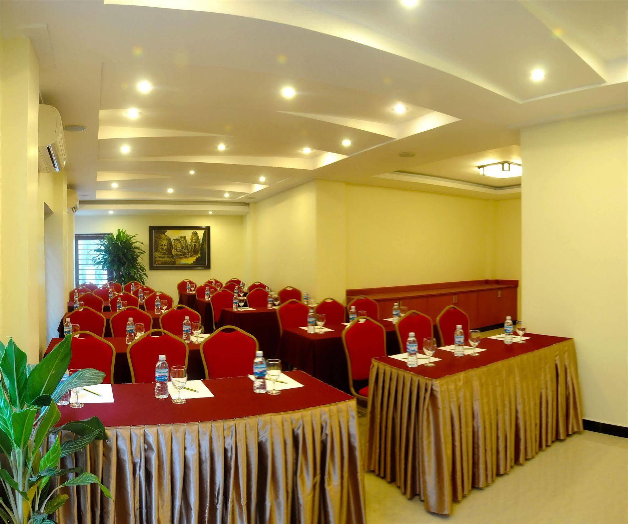 V N E Hotel Phnom Penh Exterior foto