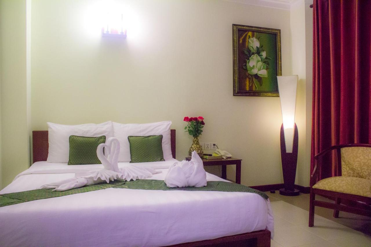 V N E Hotel Phnom Penh Exterior foto