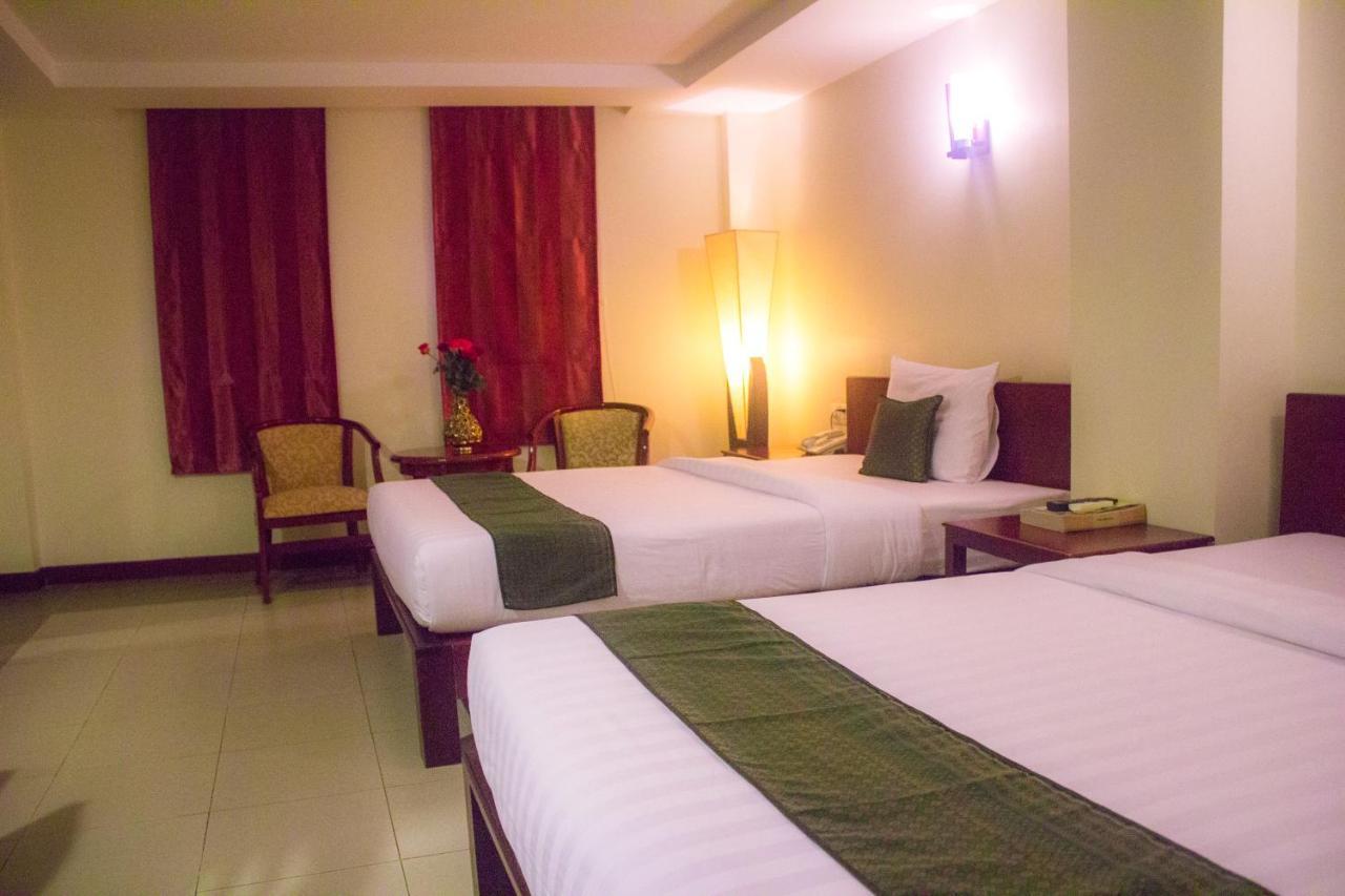 V N E Hotel Phnom Penh Exterior foto