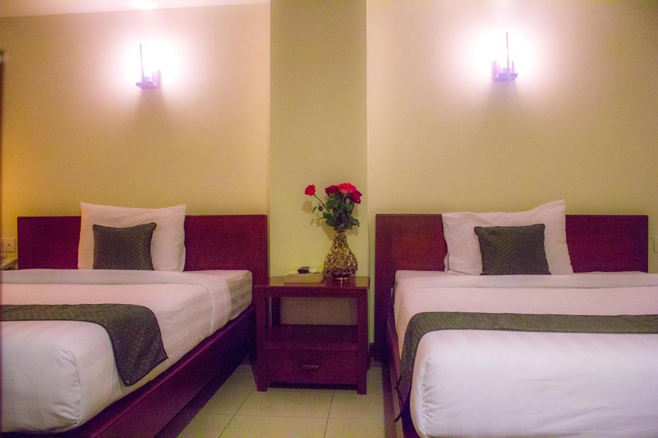 V N E Hotel Phnom Penh Exterior foto