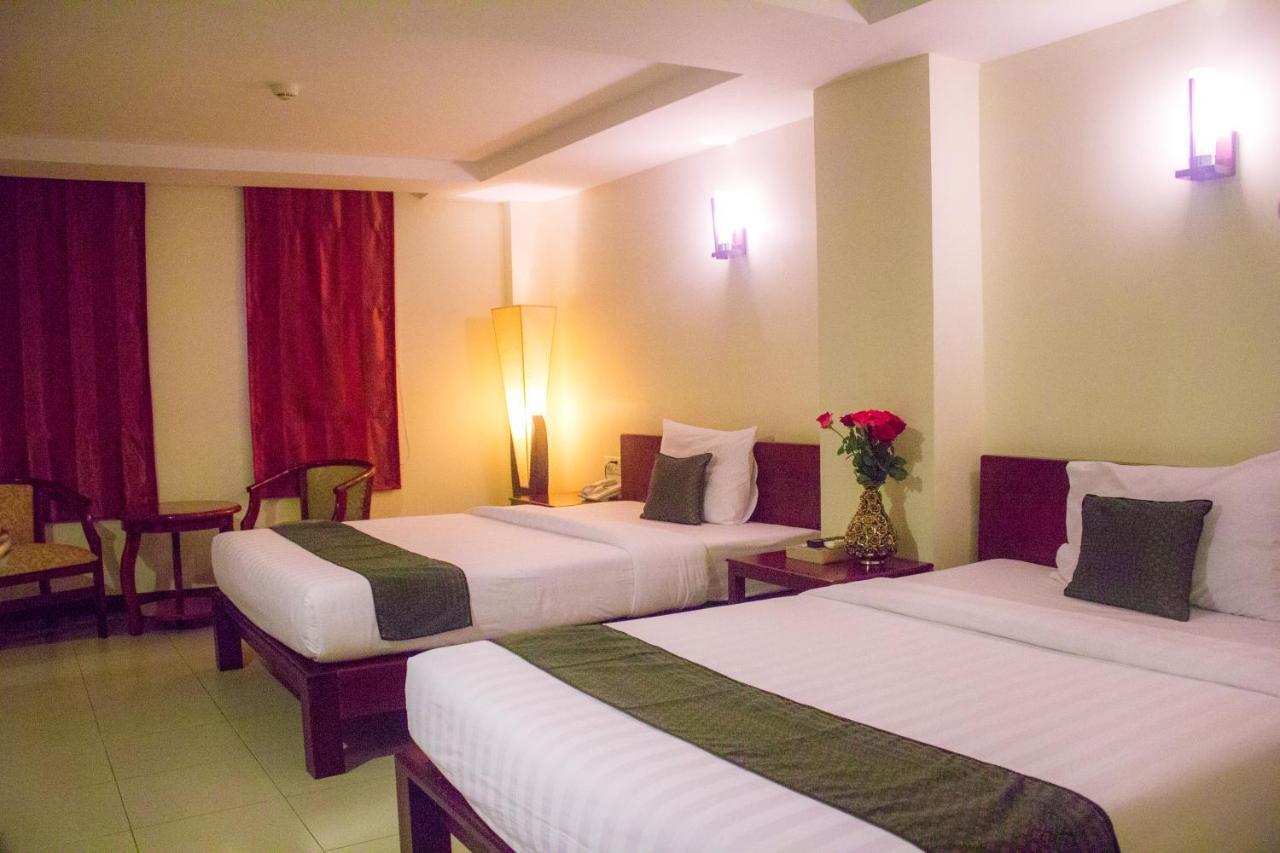 V N E Hotel Phnom Penh Exterior foto