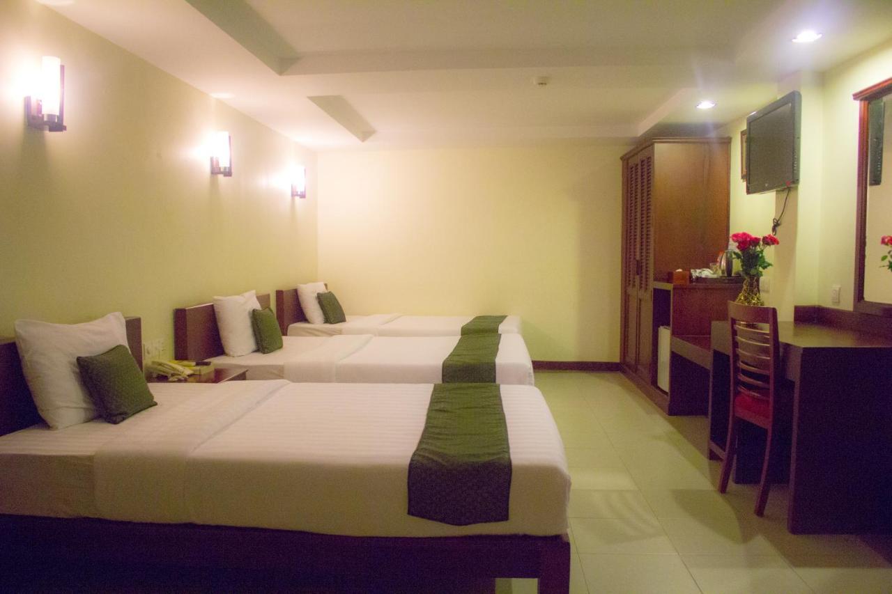 V N E Hotel Phnom Penh Exterior foto