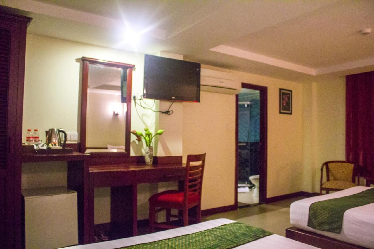 V N E Hotel Phnom Penh Exterior foto