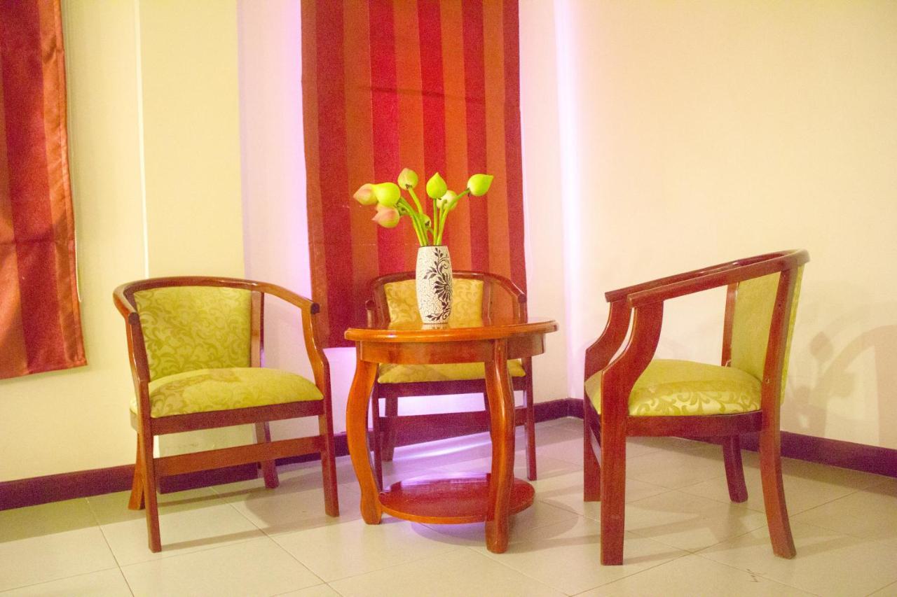 V N E Hotel Phnom Penh Exterior foto